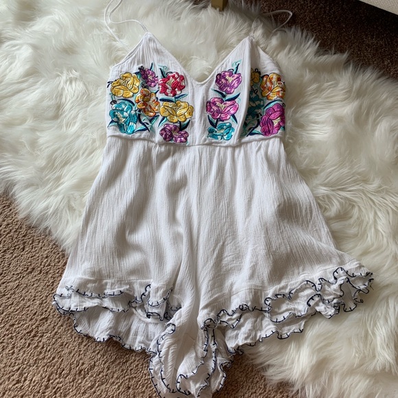 STUNNING ROMPER! - Picture 1 of 6